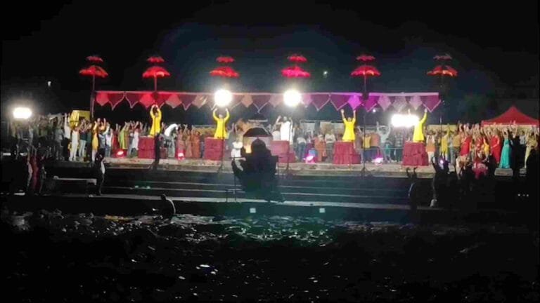 Narmada Aarti: नर्मदा के घाट पर पहली बार काशी का नजारा...