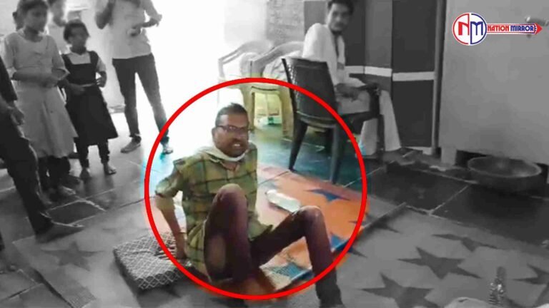 Mp Latest News 2024: शिक्षा के मंदिर की शर्मनाक तस्वीर! शराब के नशे में स्कूल पहुंचा शराबी शिक्षक