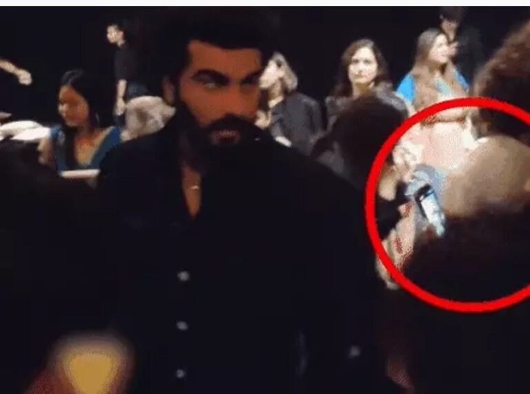 Malaika Arjun Breakup Malaika not look at arjun