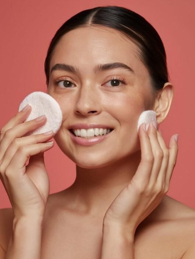 Exfoliating Pads Designed to remove dead skin cells and unclog pores. (4)