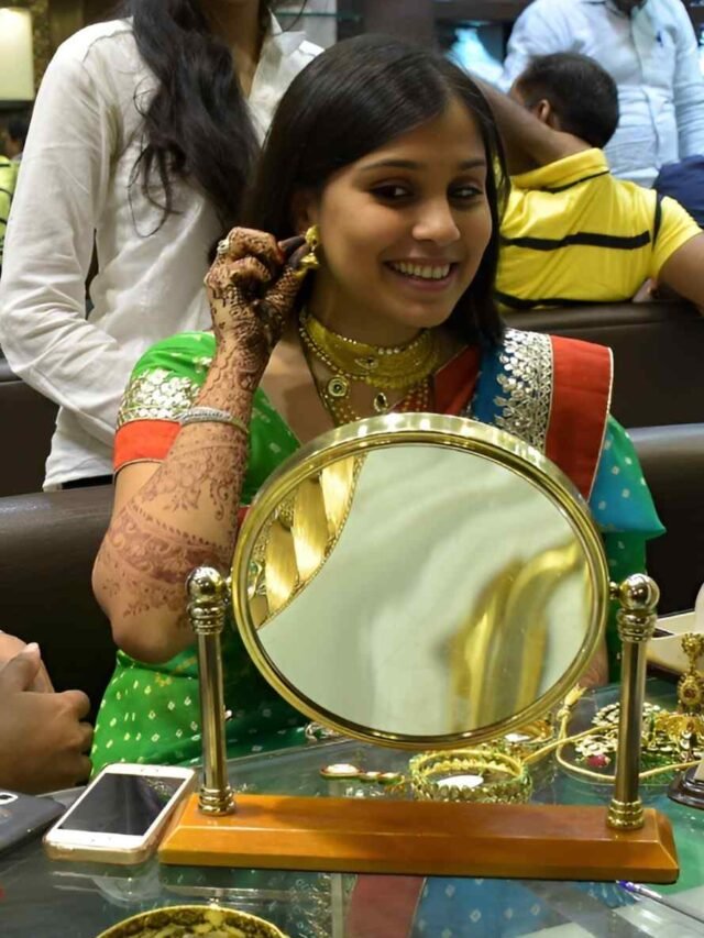 indianwomenwithgold