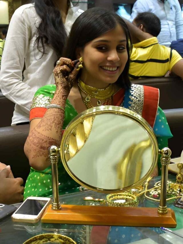 indianwomenwithgold