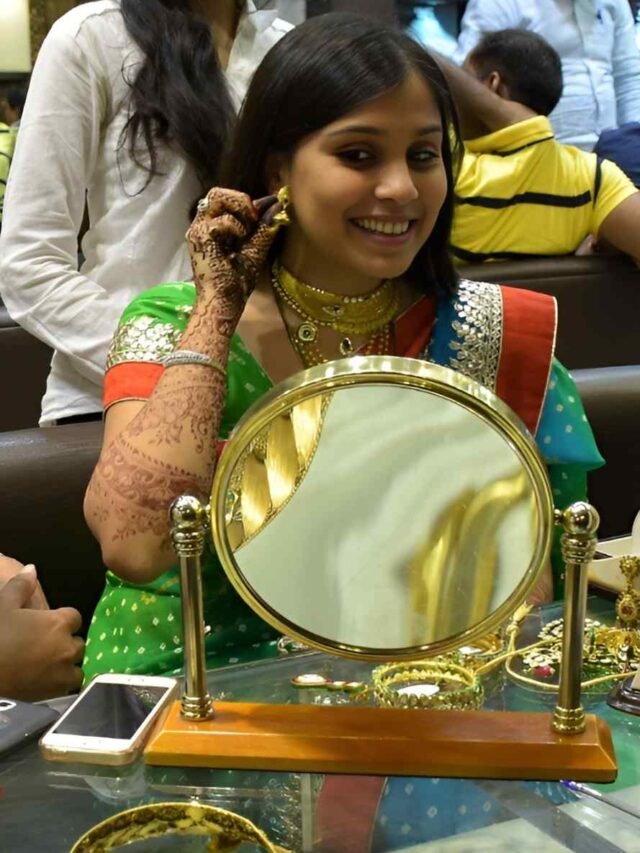 indianwomenwithgold