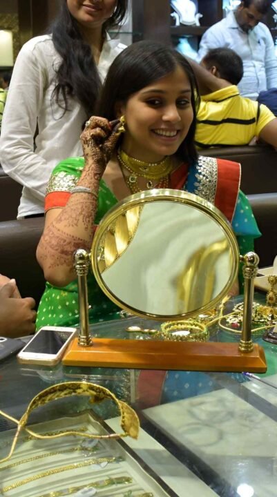 indianwomenwithgold