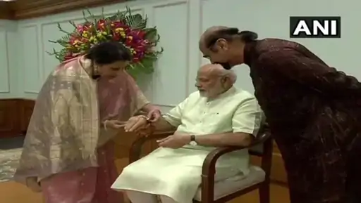PM modi Pakistani sister tied rakhi
