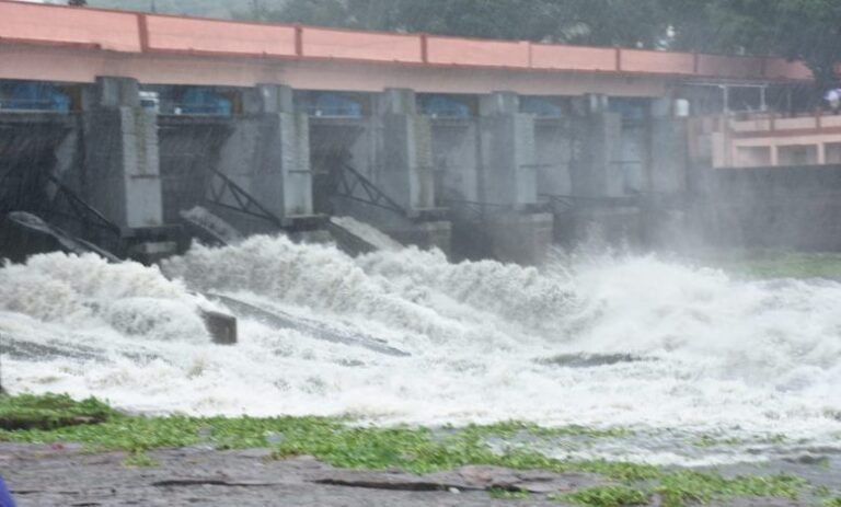 Heavy Rain In MP dam full 7 gate open weather update