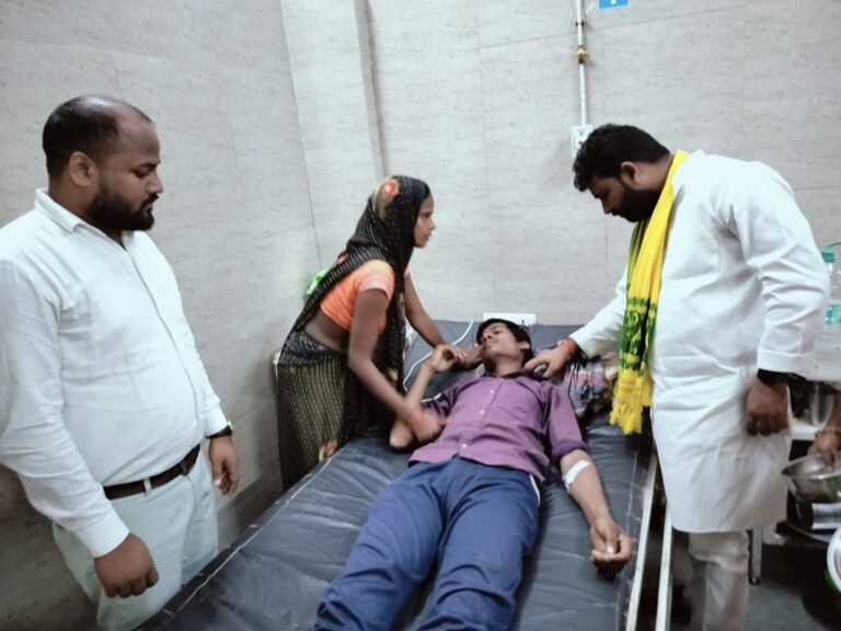 Mp News: पुलिस ने मानवता की की सारी हदें पार चार युवकों की की बेरहमी से पिटाई