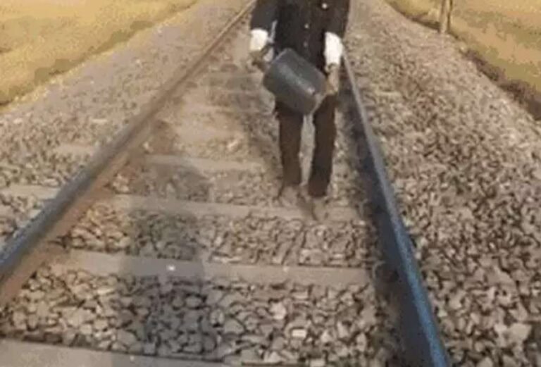 cylinder stones vande bharat track