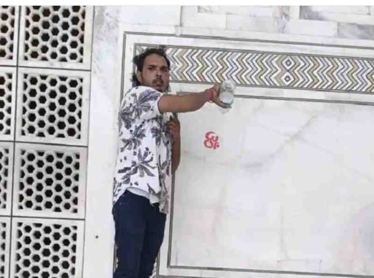 ganga water in taj mahal