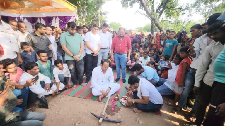 पिछोर विधायक द्वारा एक करोड़ 42 लाख रुपए की लागत की सड़कों का किया भूमिपूजन