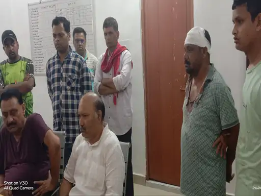 Ambikapur News: पिता की अर्थी छोड़ संपत्ति के लिए भिड़े दो भाई