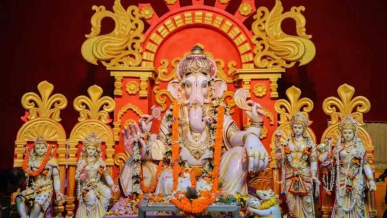 Ganesh Puja 2024: देशभर में गणेश उत्सव की धूम, घरों-पंडालों में विराजे गजानन