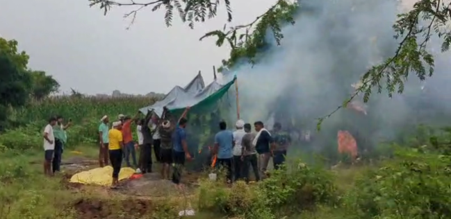 गांव में नहीं है श्मशान, करना पड़ता है घंटो का इंतजार