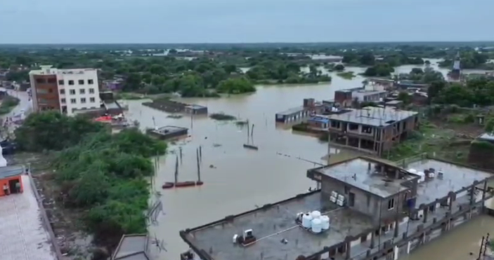 पंडोखर धाम एवं आसपास के क्षेत्र में बारिश का कर चारों ओर पानी ही पानी