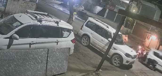 Rewa में कार से कुचलने का प्रयास, उपचुनाव के बाद का सनसनीखेज मामला