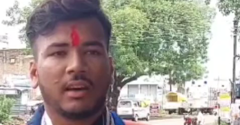 अंतरराष्ट्रीय कराटे प्रतियोगिता में मेडल जीतकर लौटे खिलाड़ियों का भव्य स्वागत