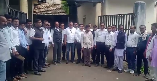 शासकीय महिला कर्मचारीयो पर झूठे आरोप लगाने के संबंध में यादव महासभा लखनादौन ने मुख्यमंत्री के नाम सौंपा ज्ञापन