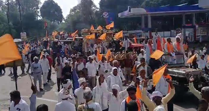 खण्डवा में आज हजारों किसान फसलों के दाम को लेकर सड़क पर उतरे