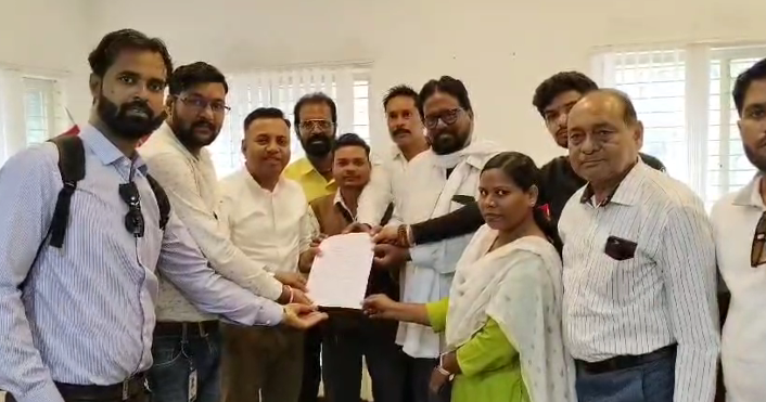 नहीं रुक रही पत्रकारों पर हमले की घटनाएं, बैतूल में पत्रकारों ने पुलिस महानिदेशक के नाम एसपी को सौंपा ज्ञापन