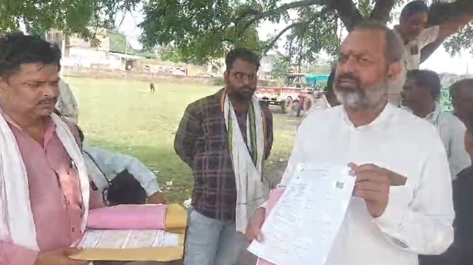 श्रीराम जानकी मंदिर के जीर्णोद्धार हेतु दान की गई रेत से भरे 5 ट्रैक्टर सरसई तिराहे से माइनिंग विभाग अधिकारियों ने पकड़े की कार्यवाही