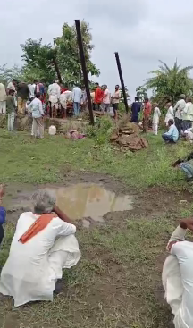 श्मशान घाट तक पहुंचने के लिए नही रास्ता ना ही बना टीनसेट, अंतिम संस्कार करने जाने वाले लोगो को होती है परेशानियां