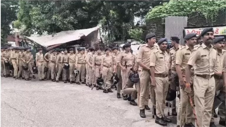 Surat Tenton stone through on ganpati statue