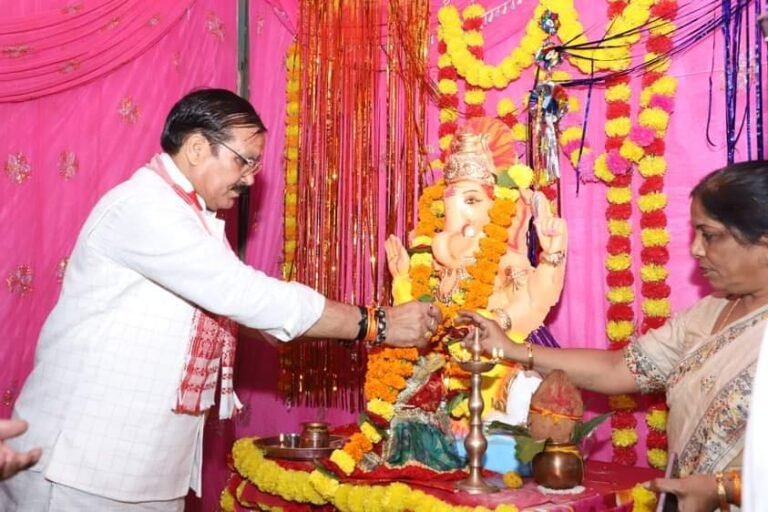 शिक्षा मंत्री गौतम टेटवाल सारंगपुर के कस्तूरबा गाँधी छात्रावास पहुंचे