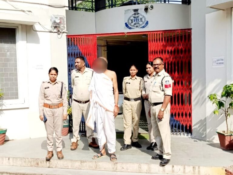 जिलाबदर के आदेश का उल्लंघन करने वाले आरोपी सुरेशचन्द्र चौरडिया निवासी बामनिया को पुलिस ने गिरफ्तार कर जेल भेजा