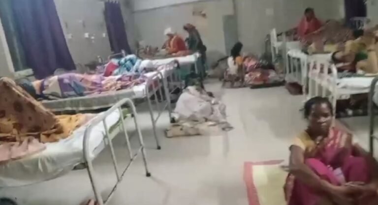 पत्रकारों को रोका जाता है वीडियो बनाने से, जिला चिकित्सालय में प्रसूताओं के साथ हो रहा दुर्व्यवहार