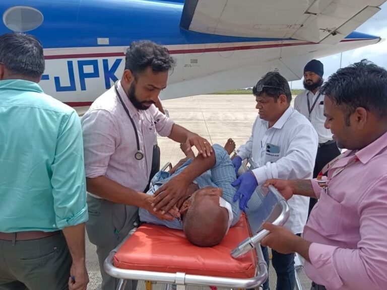 मंत्री नरेन्द्र शिवाजी पटेल ने एयर एम्बुलेंस से भेजा भोपाल