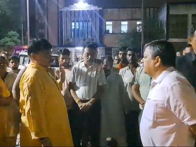 MP NEWS: जिला चिकित्सालय में गंदगी देख भड़के मंत्री