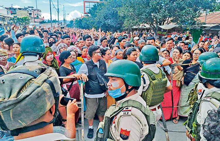 manipur internet ban curfew on 2 thousand soldiers deployed