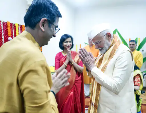 pm modi at chief justice of india residence