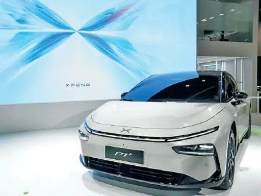 Paris car show car can float for 30 minutes