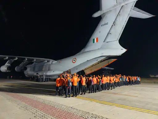 Cyclone Dana Rains begin in Odisha with strong winds 