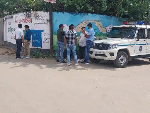 Deesa 80-lakh robbery at revolver