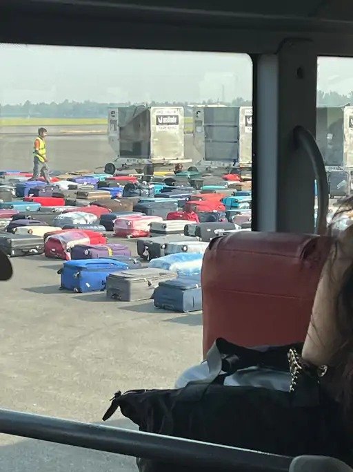 Despite bomb threat plane continued to fly for hours 