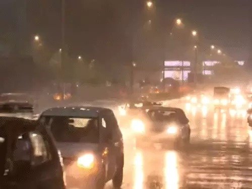 Heavy Rain With Thunderstorm In Mumbai