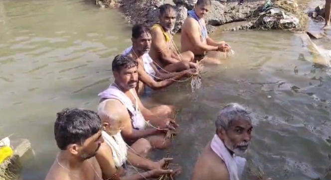 दतिया जिले के सेवड़ा सिंधु नदी सनकुआं धाम पर सोल वें दिन पूर्ण हुआ तर्पण महापर्व