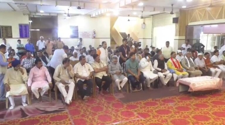 CG News: 'मन की बात' सुनते हुए सीएम विष्णुदेव साय