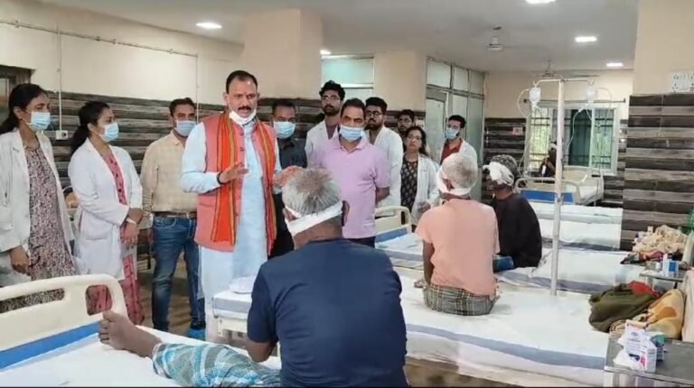 CG News: आंखों का ऑपरेशन कर रहे थे डॉक्टर, ओटी में अचानक फैल गया वायरस, अचानक मच गया हड़कंप