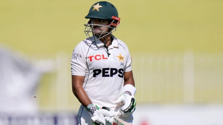 2858 दिन तक विकेट के लिए तरसने वाले गेंदबाज को मिला बाबर का विकेट