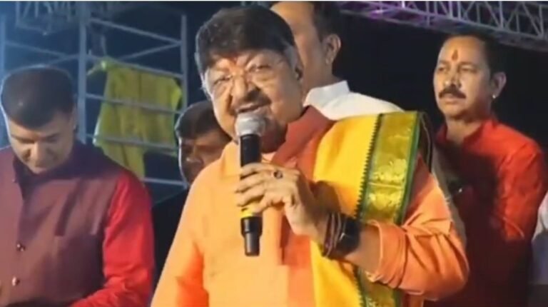 गरबा में मंत्री विजयवर्गीय बोले :बंटोगे तो कटोगे