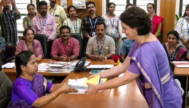 priyanka-gandhi-nomination-wayanad-lok-sabha-bypoll-roadshow