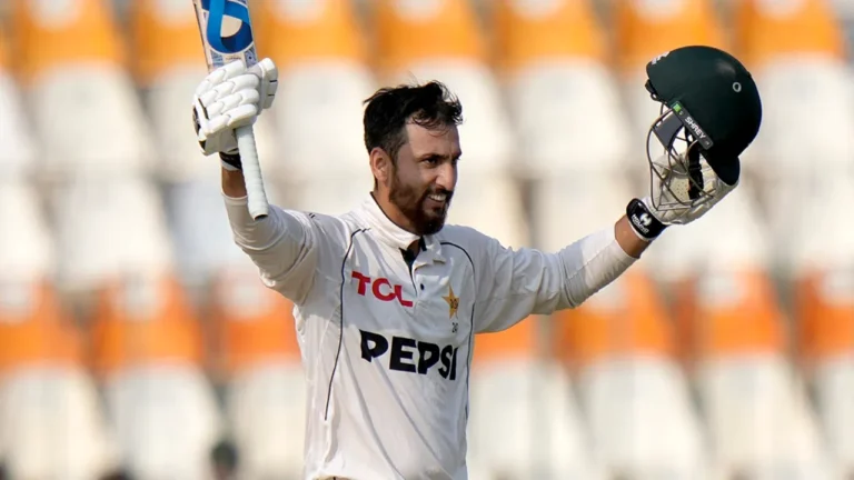 सलमान आगा ने 8वें नंबर पर उतरकर लगाया शतक