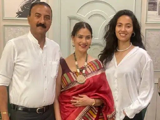 25 lakh fraud with actress Disha Patni father