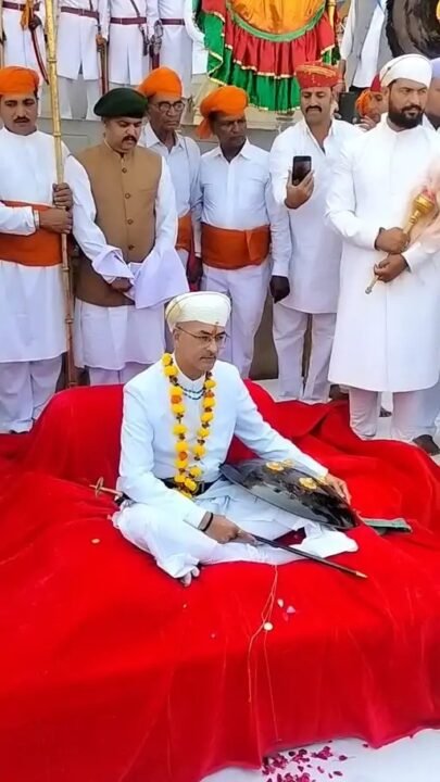 Controversy over the coronation ceremony in the erstwhile royal family of Udaipur 