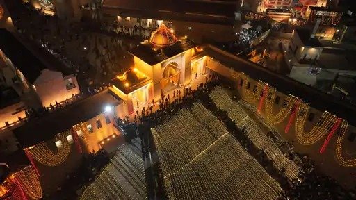 Dev diwali 84 ghats of kashi lite up with 25 lakh lamps