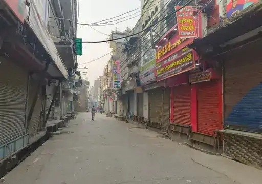 Mobs pelted stones, blew up cars in Sambhal