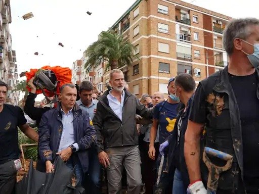  People threw mud at king queen of spain 